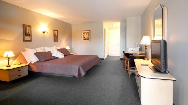 La Cuillere A Pot Hotel Saint-Donat-de-Montcalm Exterior photo