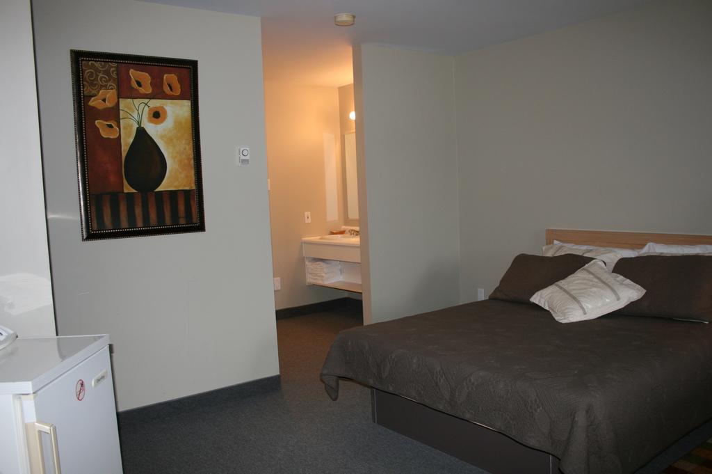 La Cuillere A Pot Hotel Saint-Donat-de-Montcalm Room photo
