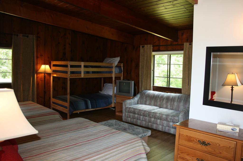 La Cuillere A Pot Hotel Saint-Donat-de-Montcalm Room photo