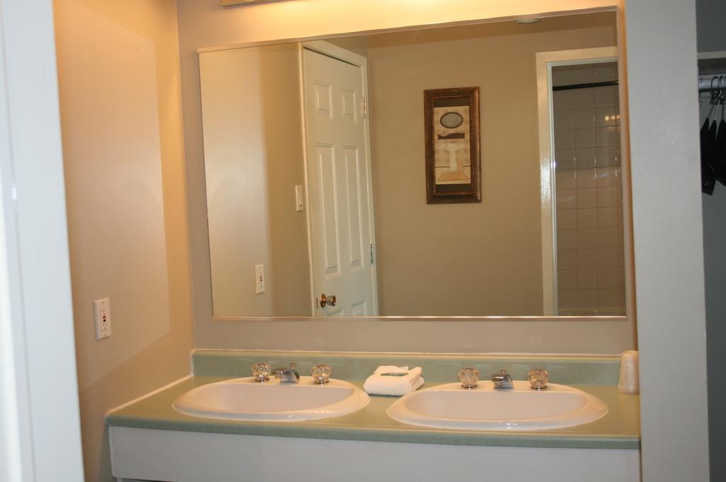 La Cuillere A Pot Hotel Saint-Donat-de-Montcalm Room photo