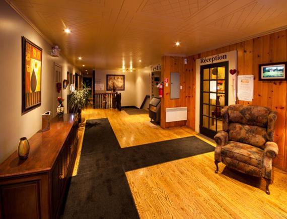 La Cuillere A Pot Hotel Saint-Donat-de-Montcalm Exterior photo